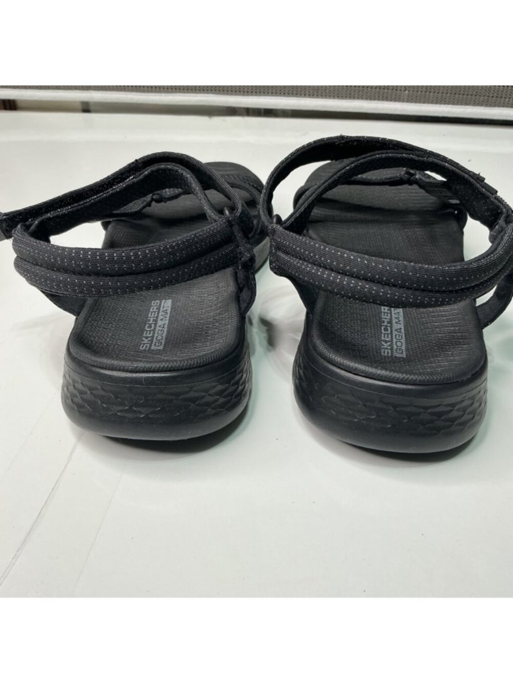 Skechers Women's Go Walk Arch Fit Sandals Size 7 Black Adjustable Straps - Picture 3 of 6